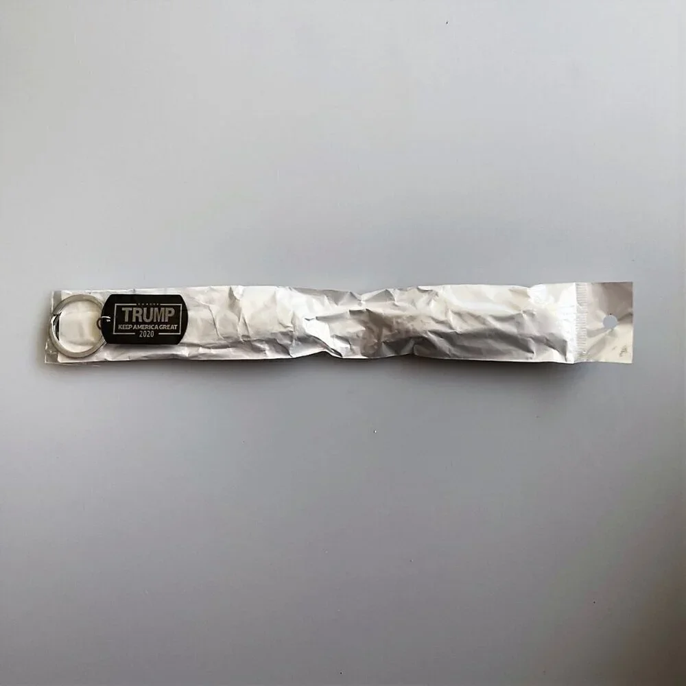 TRUMP 2020 WRISTBAND AND KEYCHAIN COLLECTIABLE